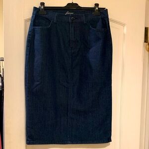 New Junee Dark Blue Denim Skirt. No tag.